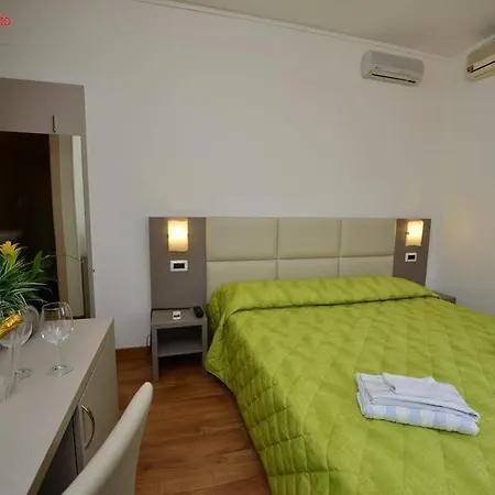 Bella Peschiera Πεσκιέρα ντελ Γκάρντα