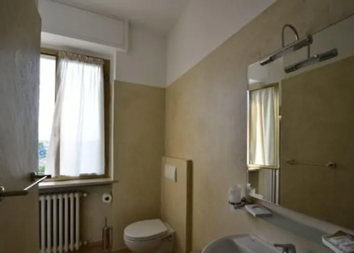 Ξενοδοχείο Bella Peschiera 3*